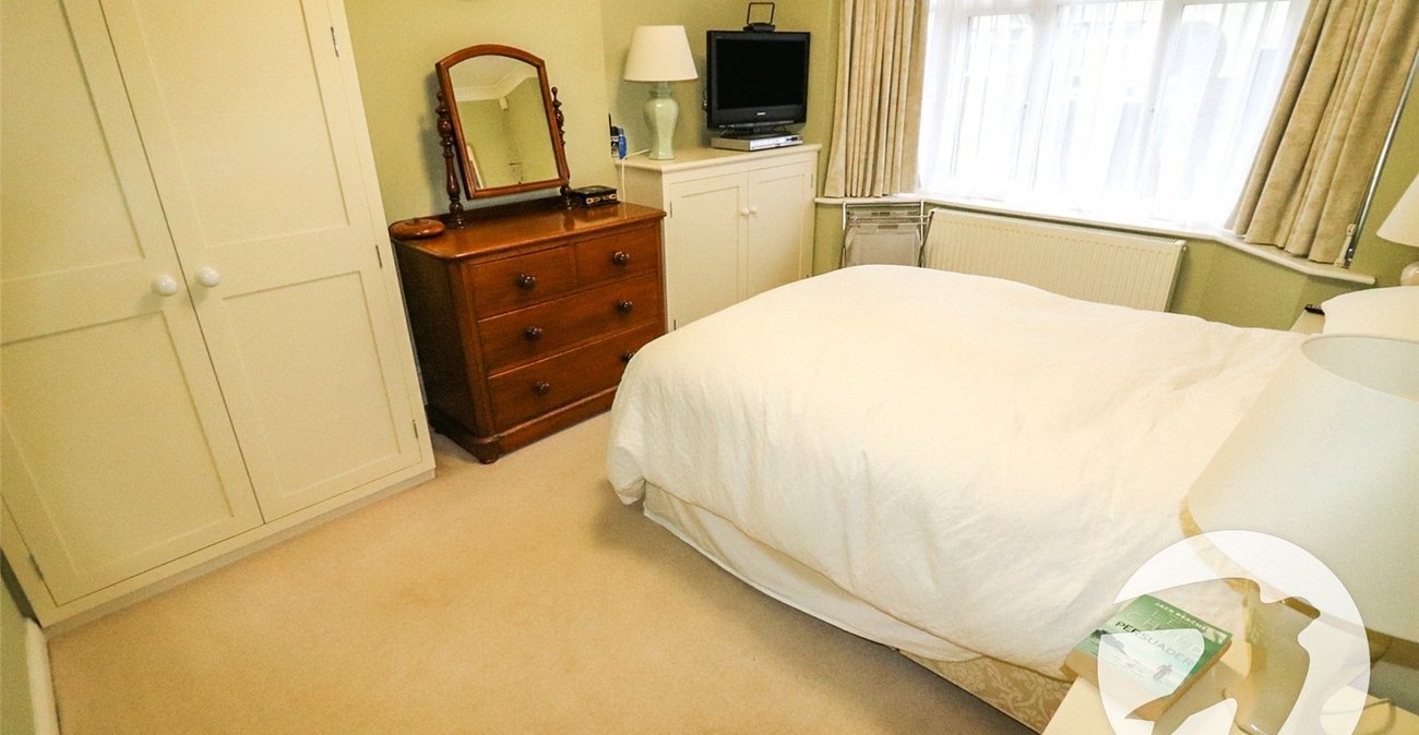 2 bedroom bungalow for sale in Bexleyheath | Robinson Jackson