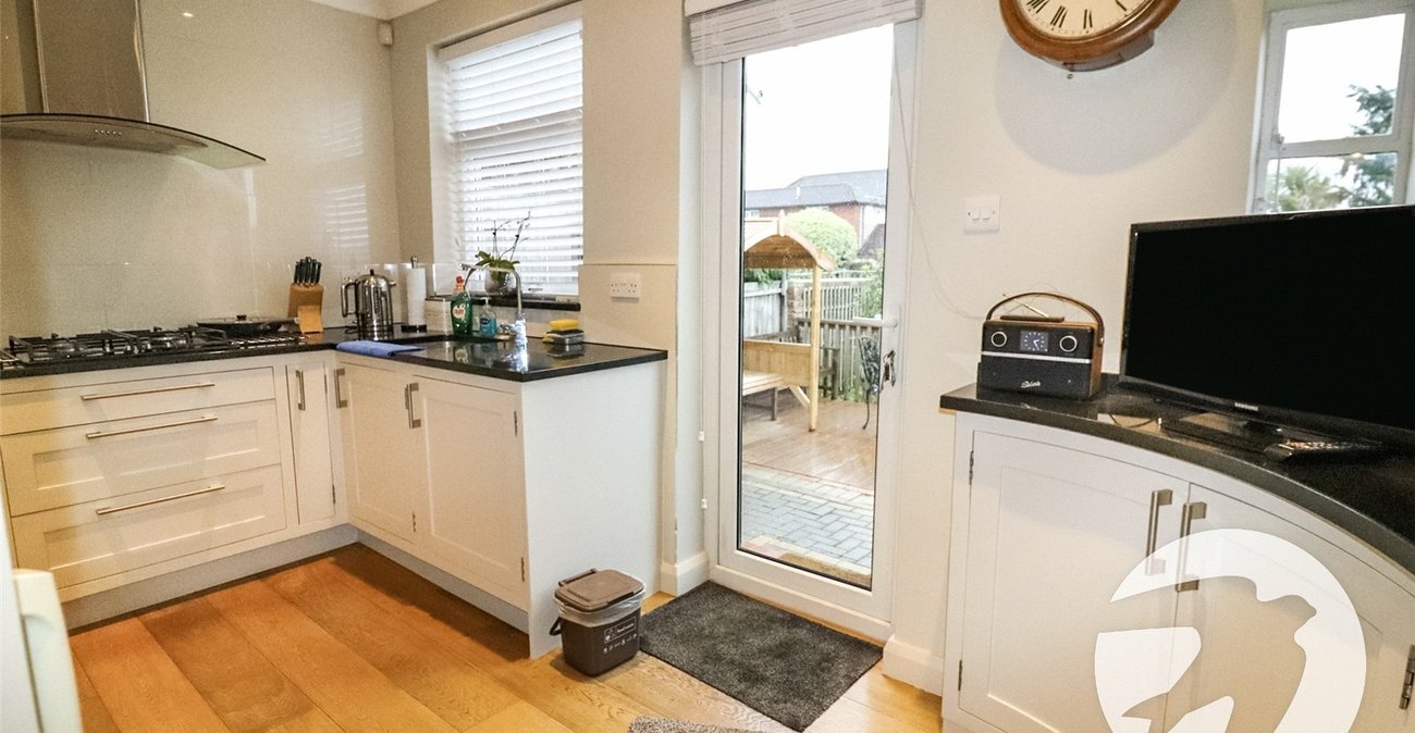 2 bedroom bungalow for sale in Bexleyheath | Robinson Jackson