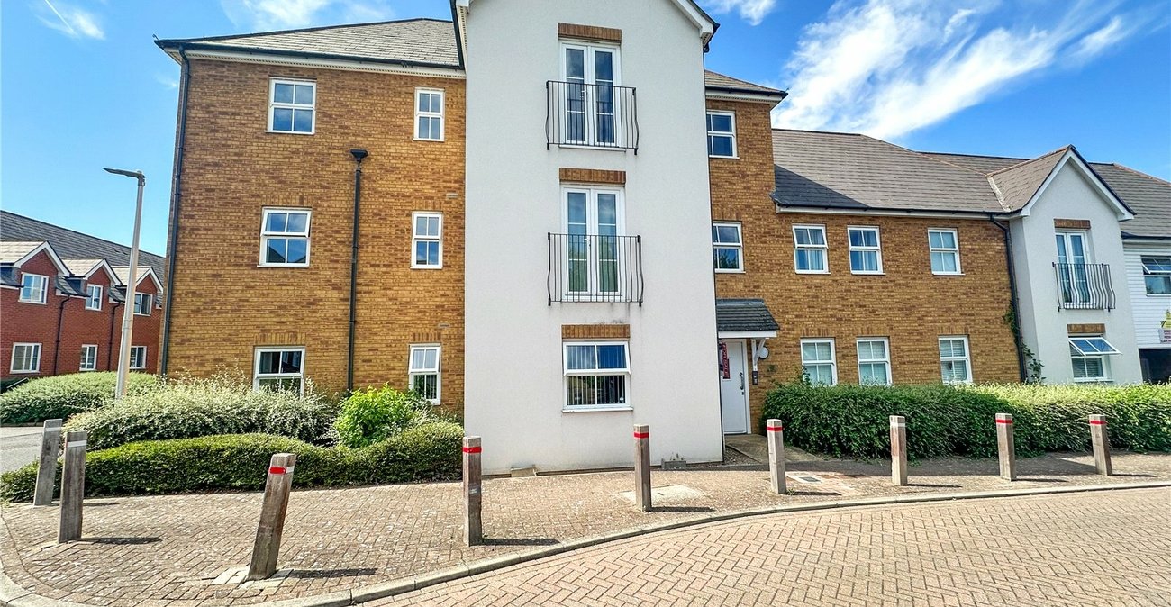 2 bedroom property for sale in Gillingham | Robinson Michael & Jackson