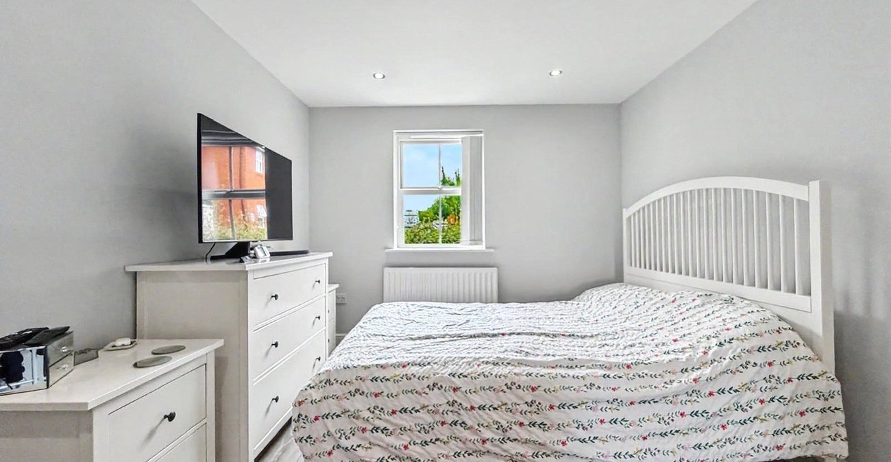 2 bedroom property for sale in Gillingham | Robinson Michael & Jackson