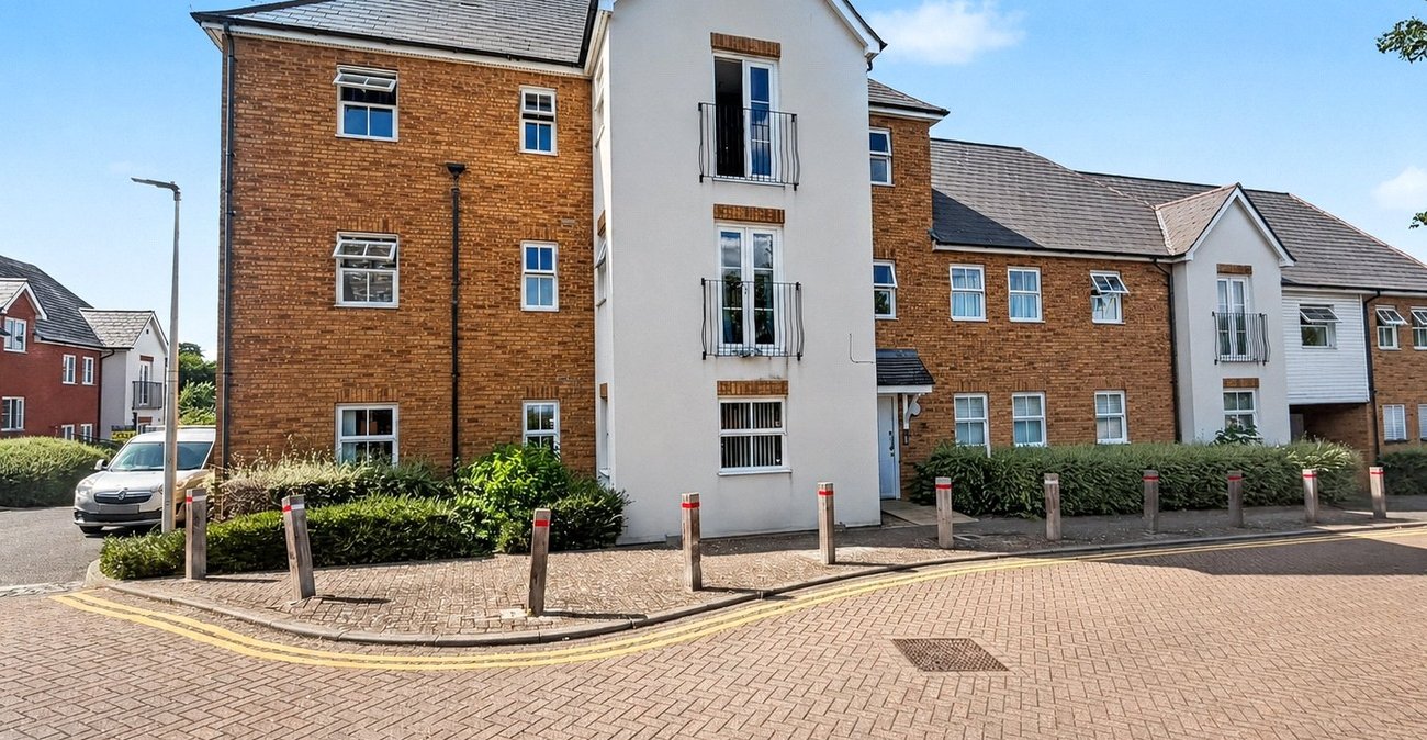 2 bedroom property for sale in Gillingham | Robinson Michael & Jackson