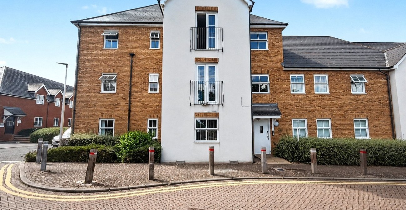 2 bedroom property for sale in Gillingham | Robinson Michael & Jackson