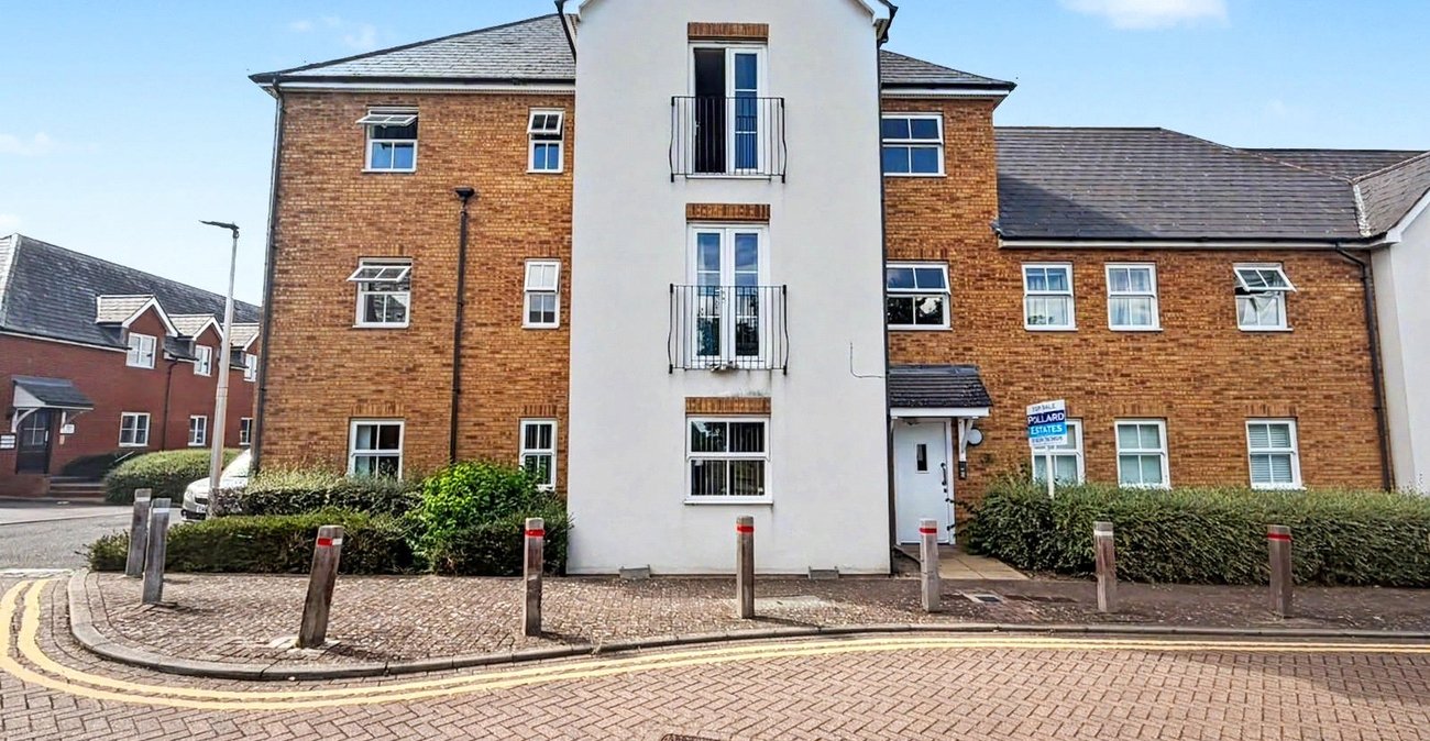 2 bedroom property for sale in Gillingham | Robinson Michael & Jackson