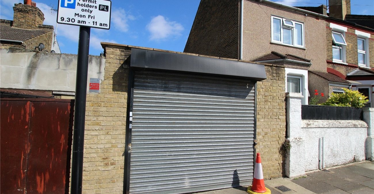 3 bedroom house for sale in Plumstead | Robinson Jackson