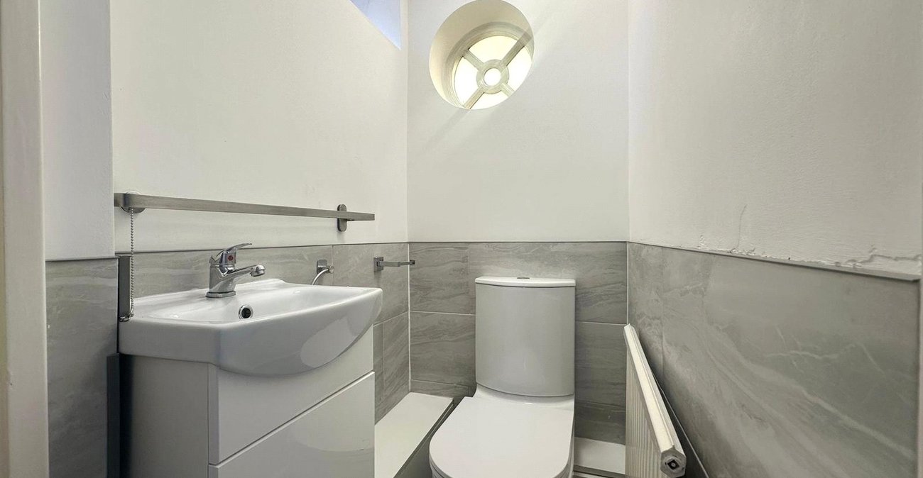 3 bedroom house for sale in Chalk | Robinson Michael & Jackson