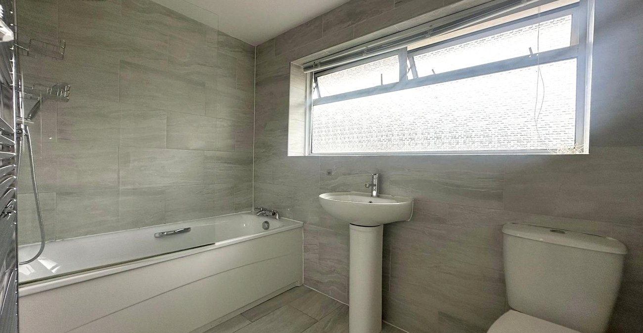 3 bedroom house for sale in Chalk | Robinson Michael & Jackson