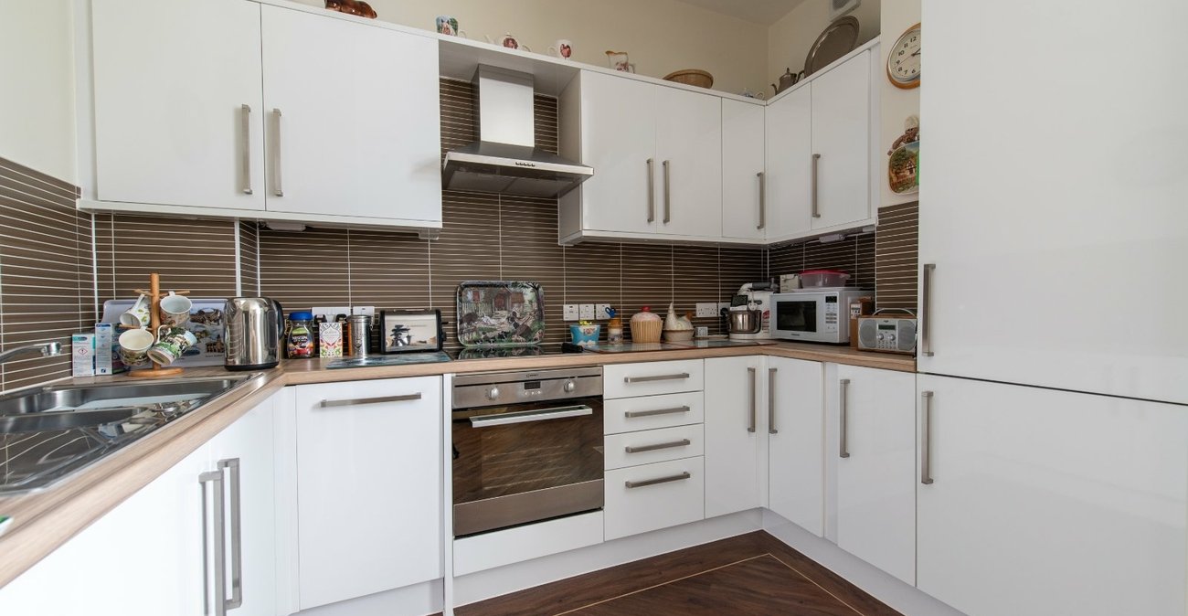 2 bedroom property for sale in Chequers Court | Robinson Michael & Jackson