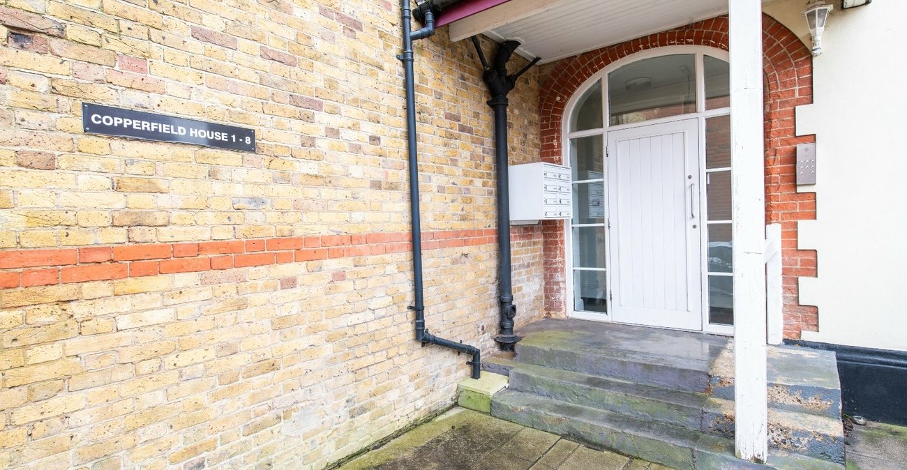 2 bedroom property for sale in Chequers Court | Robinson Michael & Jackson