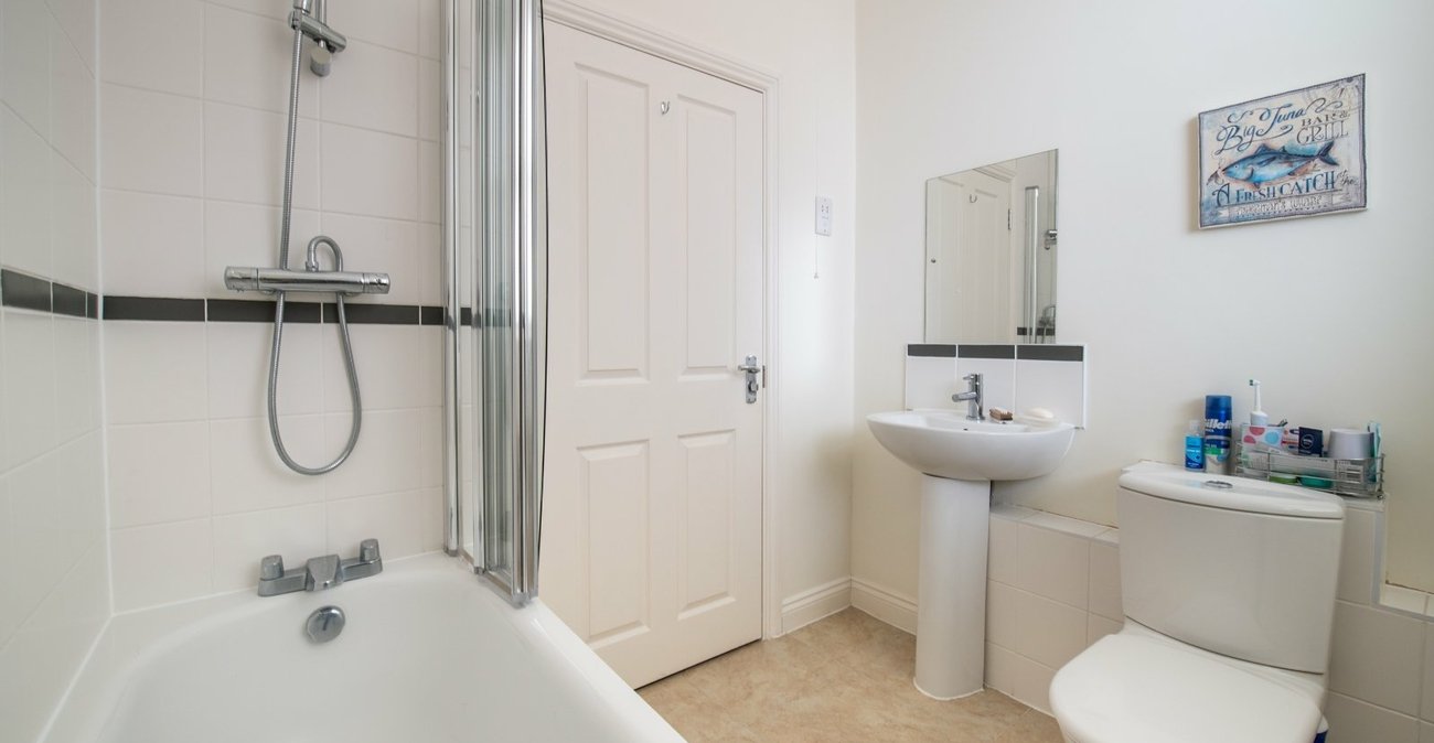 2 bedroom property for sale in Chequers Court | Robinson Michael & Jackson