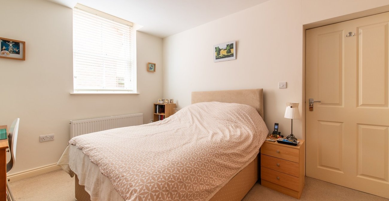 2 bedroom property for sale in Chequers Court | Robinson Michael & Jackson