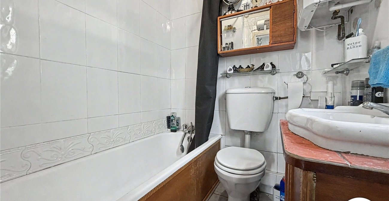 3 bedroom house for sale in Rochester | Robinson Michael & Jackson