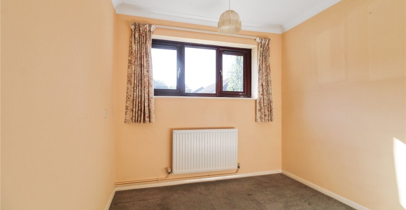 2 bedroom property for sale in Kingsdown Close | Robinson Michael & Jackson