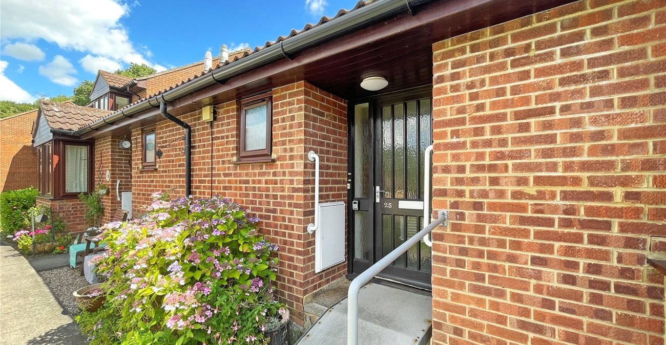 1 bedroom bungalow for sale in Kingsdown Close | Robinson Michael & Jackson