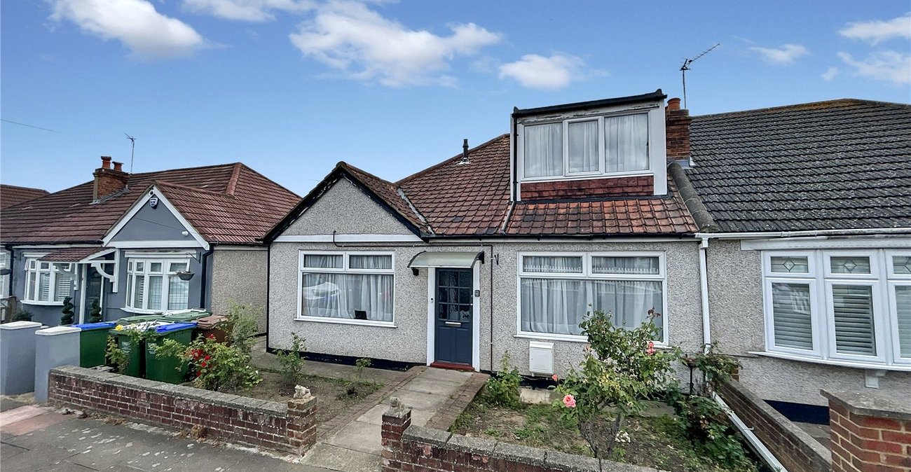 4 bedroom bungalow for sale in Sidcup | Robinson Jackson
