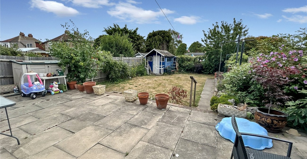 4 bedroom bungalow for sale in Sidcup | Robinson Jackson