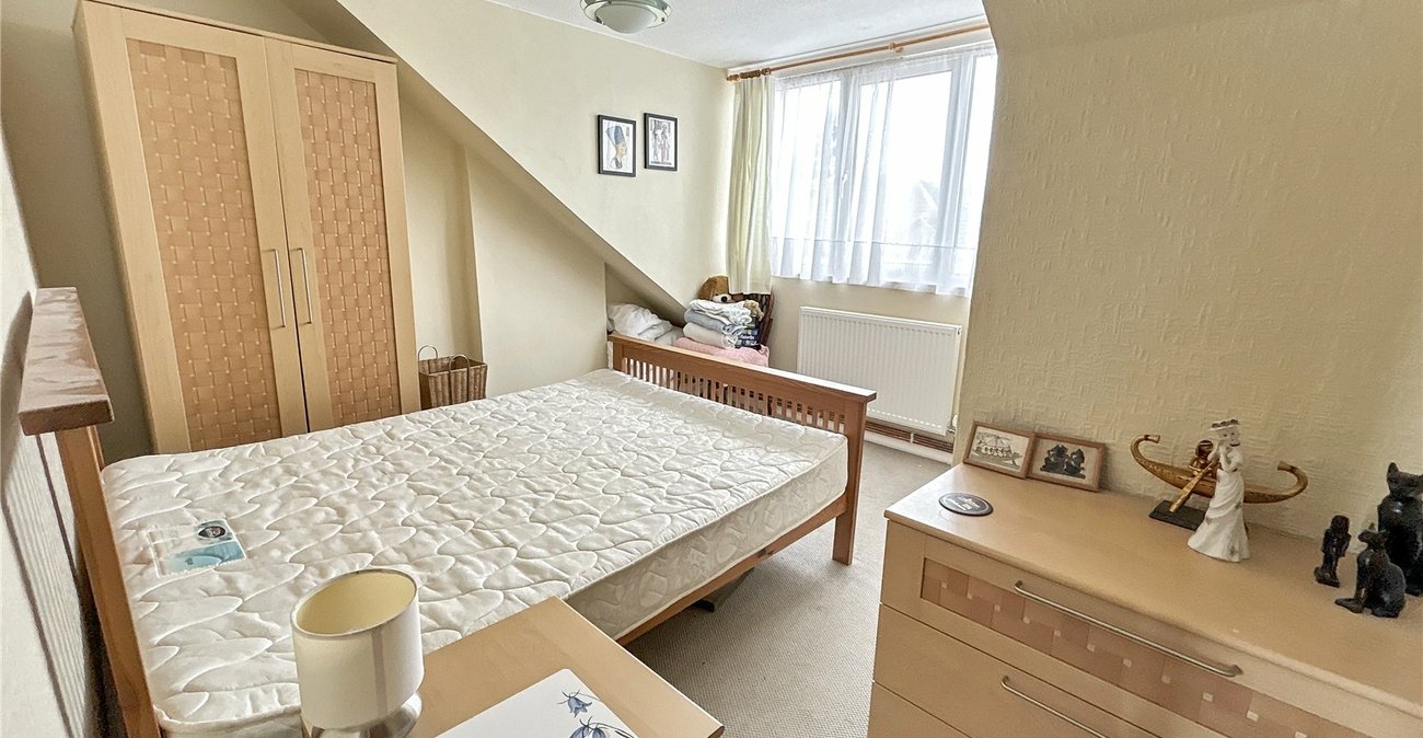 4 bedroom bungalow for sale in Sidcup | Robinson Jackson