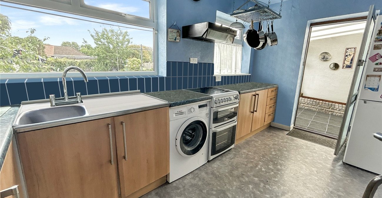 4 bedroom bungalow for sale in Sidcup | Robinson Jackson