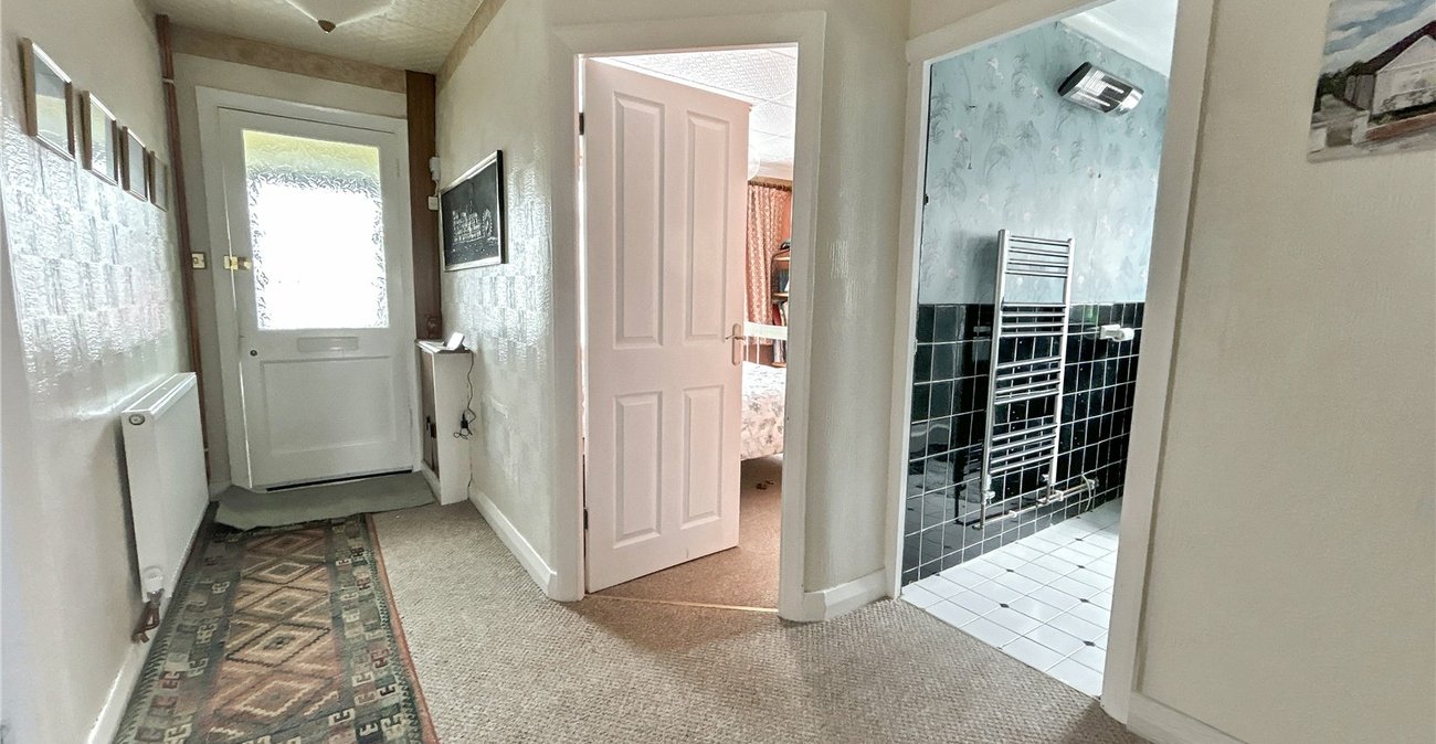 4 bedroom bungalow for sale in Sidcup | Robinson Jackson