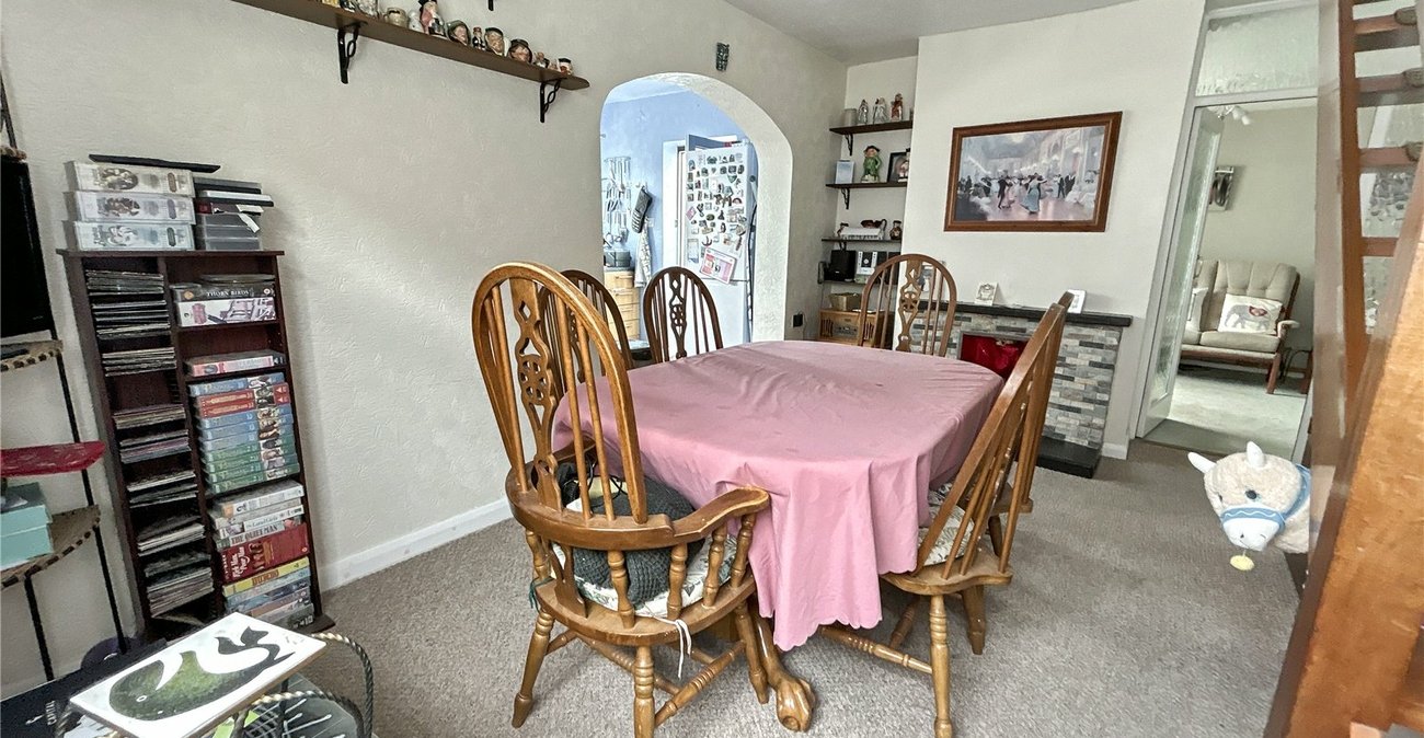 4 bedroom bungalow for sale in Sidcup | Robinson Jackson