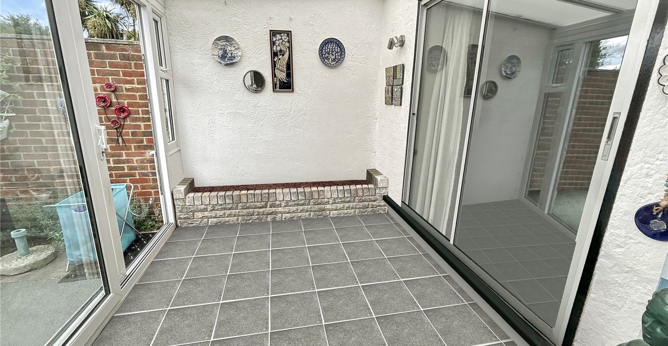 4 bedroom bungalow for sale in Sidcup | Robinson Jackson