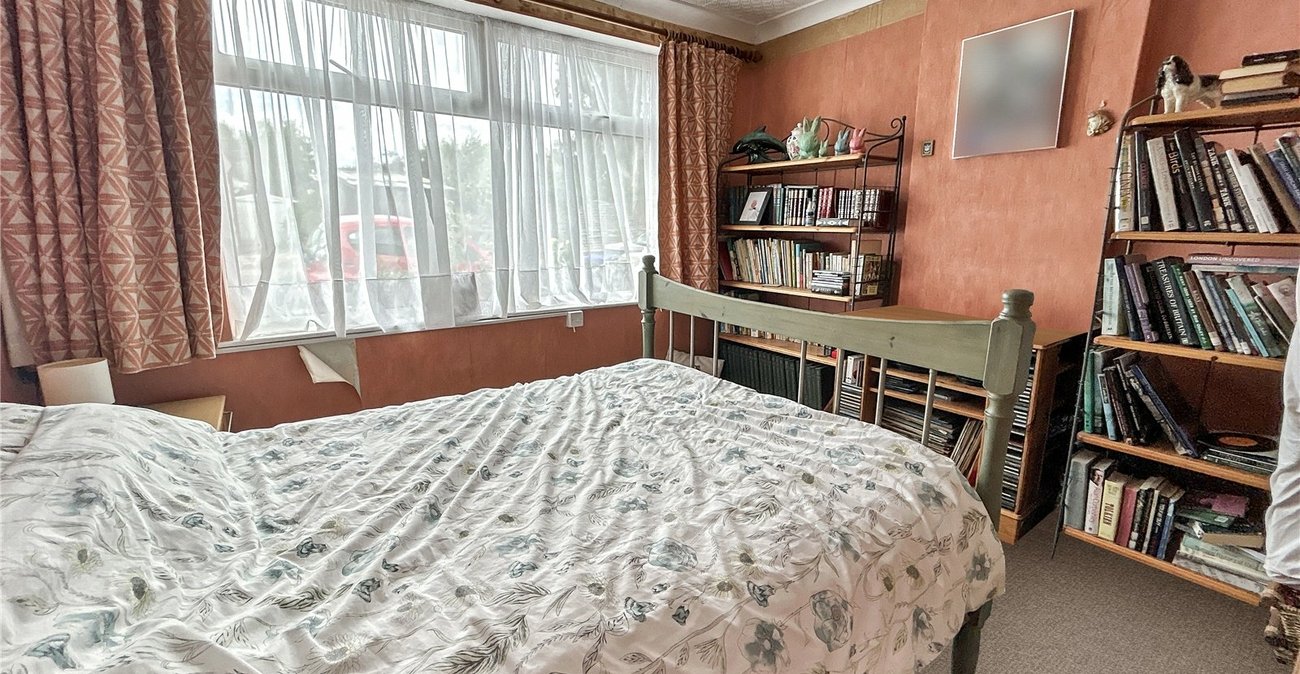 4 bedroom bungalow for sale in Sidcup | Robinson Jackson