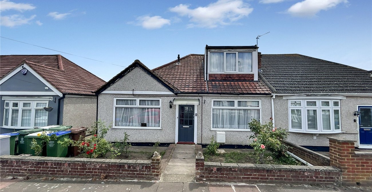 4 bedroom bungalow for sale in Sidcup | Robinson Jackson