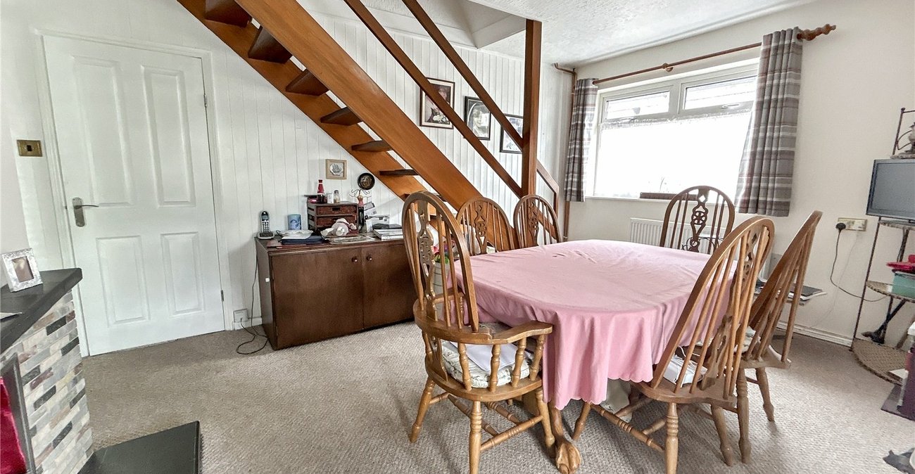 4 bedroom bungalow for sale in Sidcup | Robinson Jackson