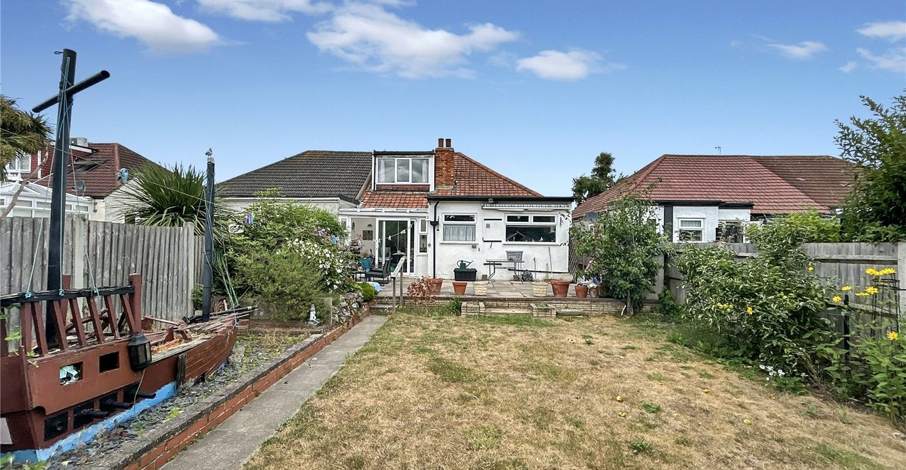 4 bedroom bungalow for sale in Sidcup | Robinson Jackson