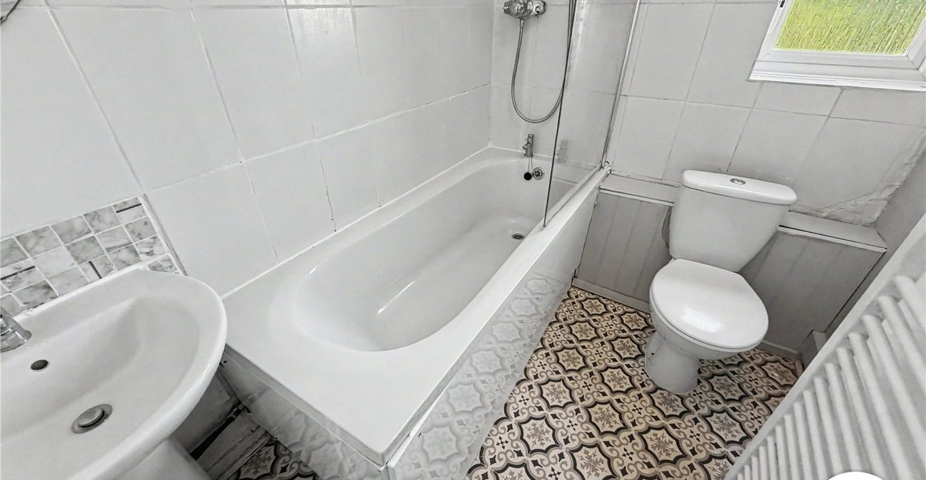 2 bedroom property for sale in Rochester | Robinson Michael & Jackson