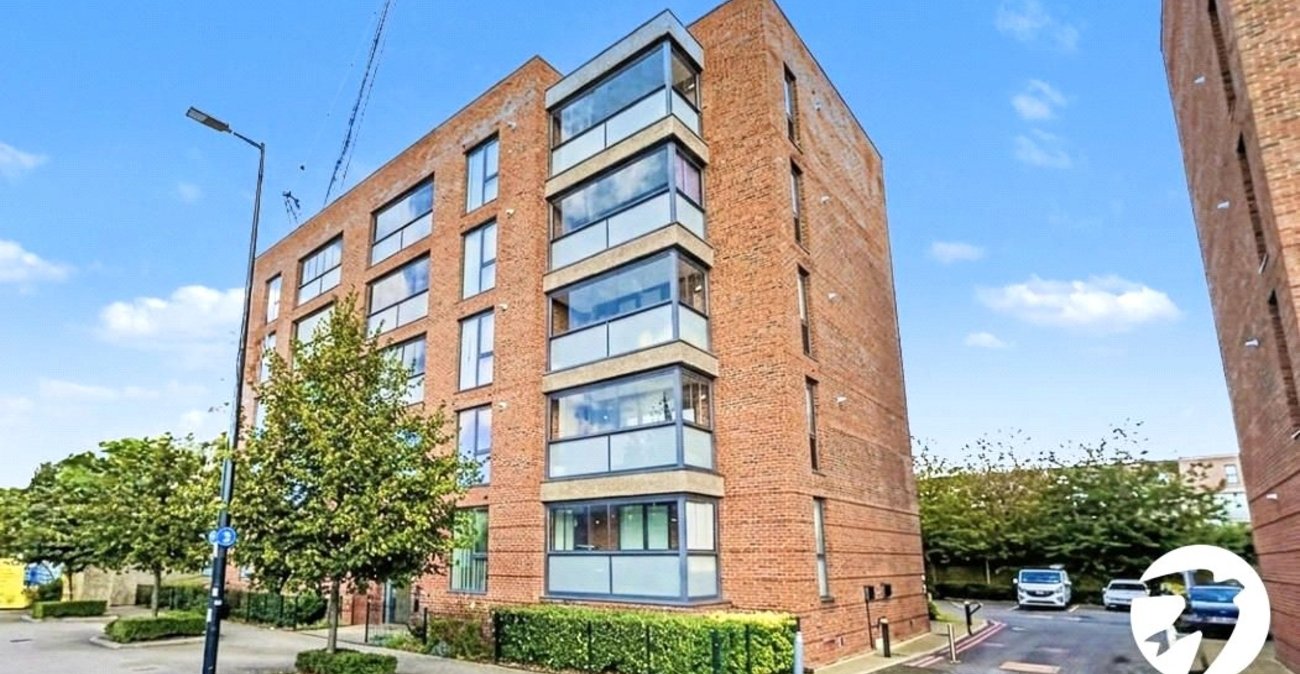 2 bedroom property for sale in Rochester | Robinson Michael & Jackson