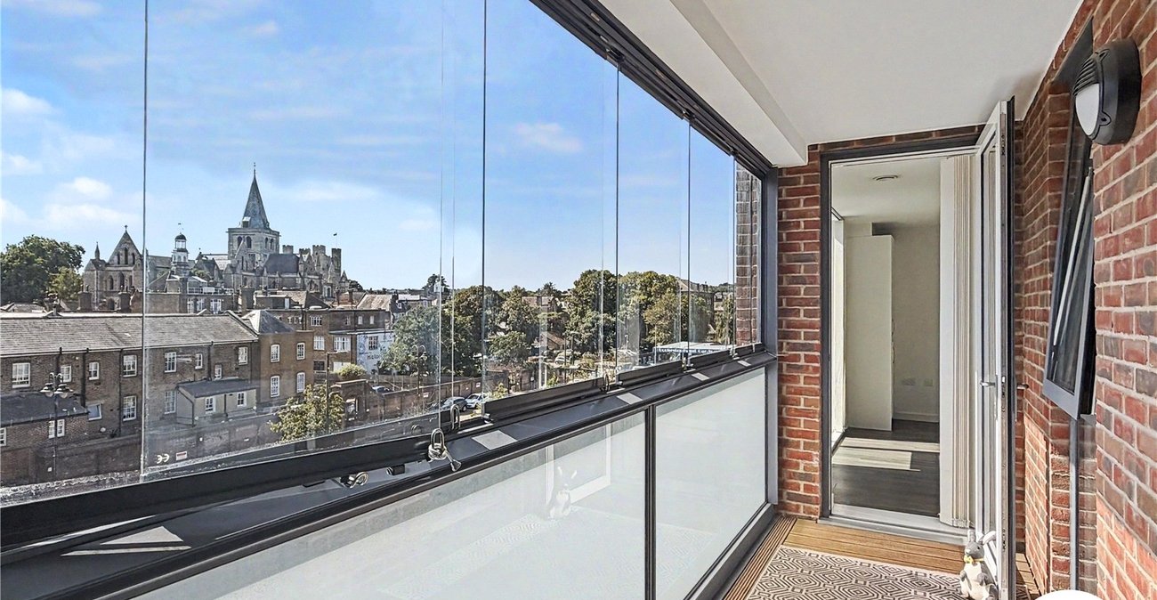 2 bedroom property for sale in Rochester | Robinson Michael & Jackson