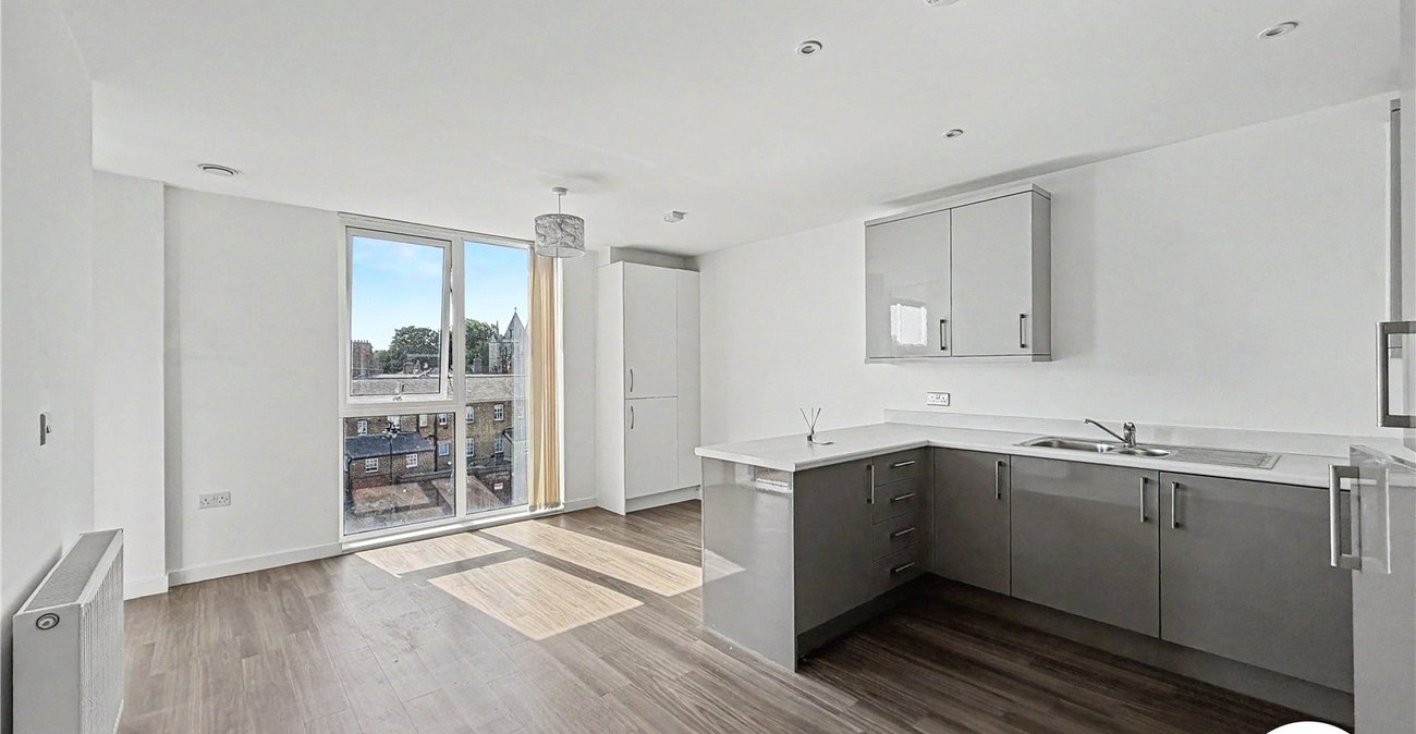2 bedroom property for sale in Rochester | Robinson Michael & Jackson
