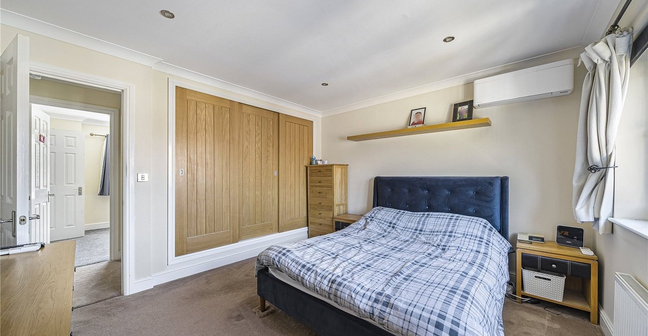 5 bedroom house for sale in Crayford | Robinson Jackson
