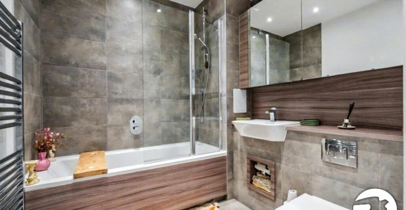 2 bedroom property for sale in Rochester | Robinson Michael & Jackson