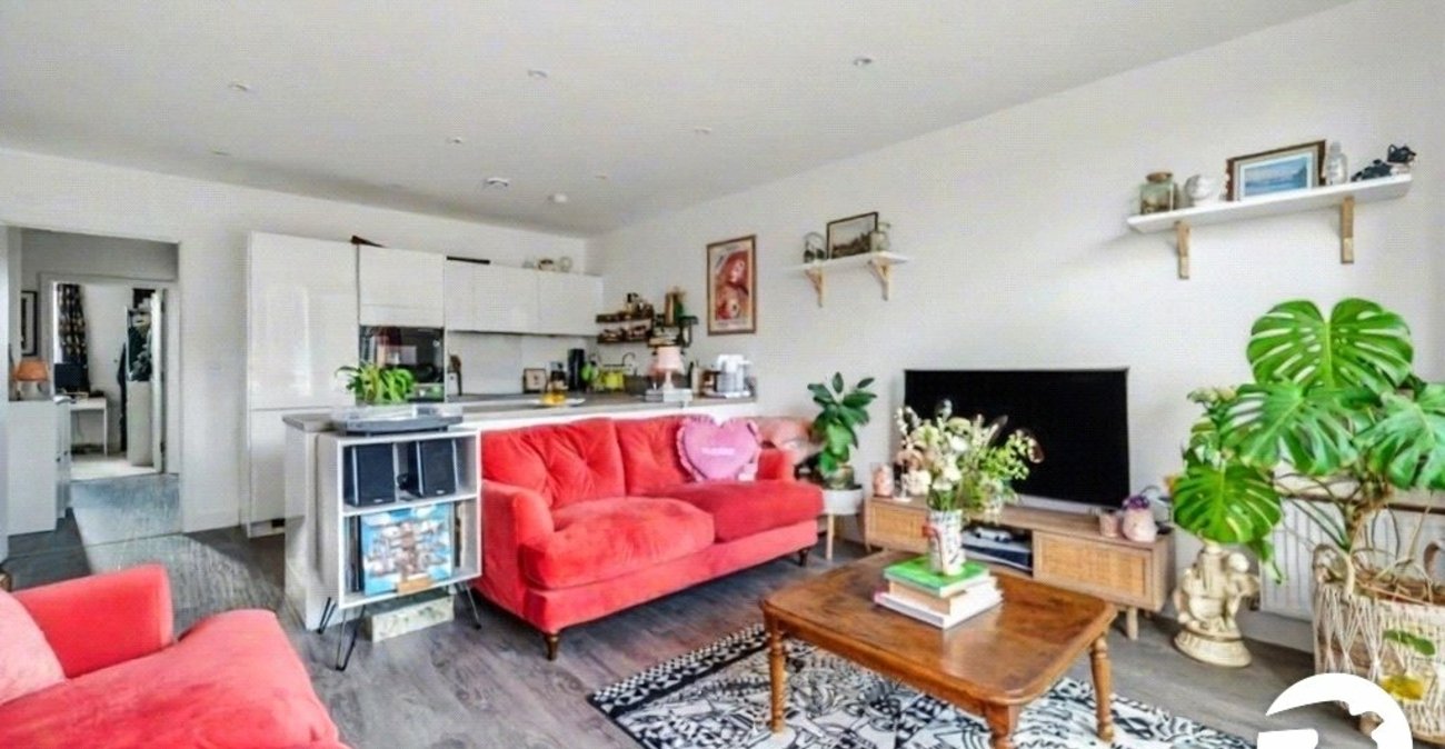 2 bedroom property for sale in Rochester | Robinson Michael & Jackson