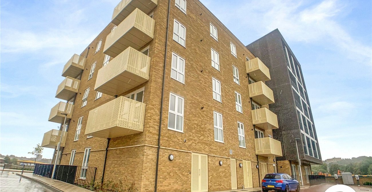 2 bedroom property for sale in Rochester | Robinson Michael & Jackson