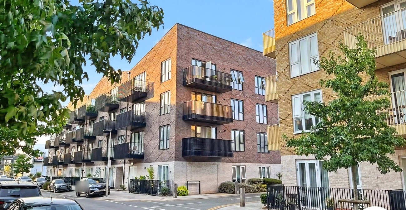 2 bedroom property for sale in Rochester | Robinson Michael & Jackson