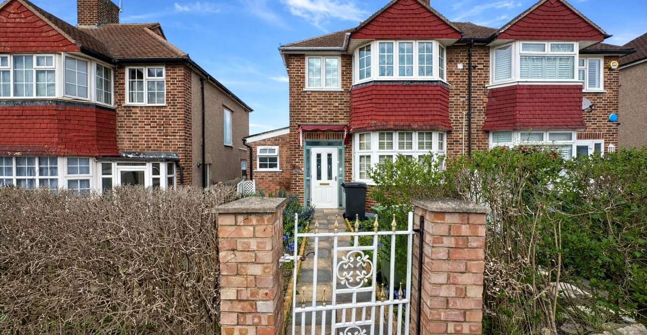 3 bedroom house for sale in Bromley | Robinson Jackson