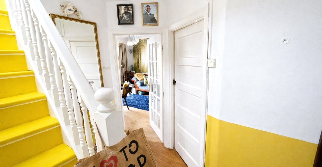 3 bedroom house for sale in Bromley | Robinson Jackson