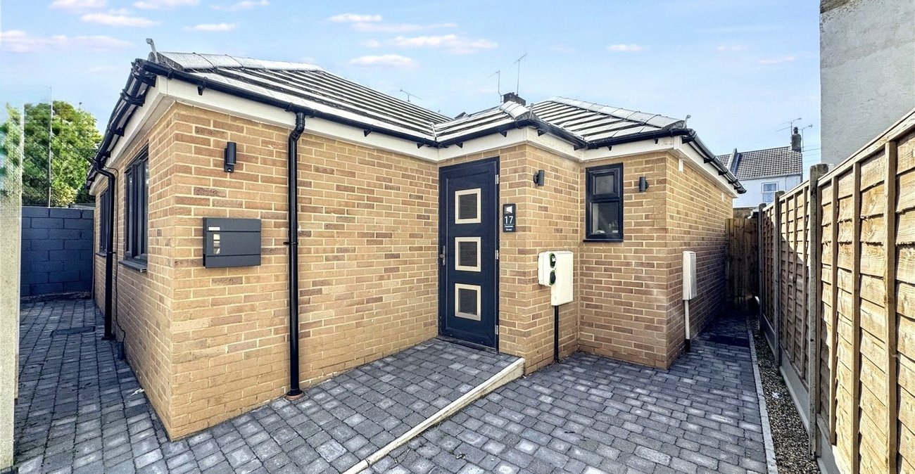 2 bedroom bungalow for sale in Gillingham | Robinson Michael & Jackson