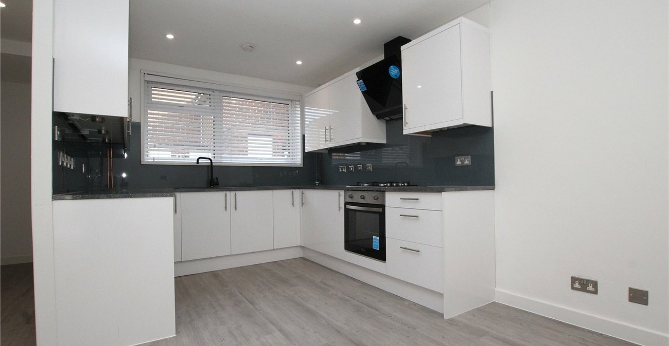 3 bedroom house for sale in London | Robinson Jackson