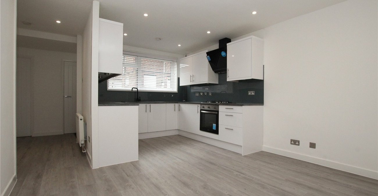 3 bedroom house for sale in London | Robinson Jackson