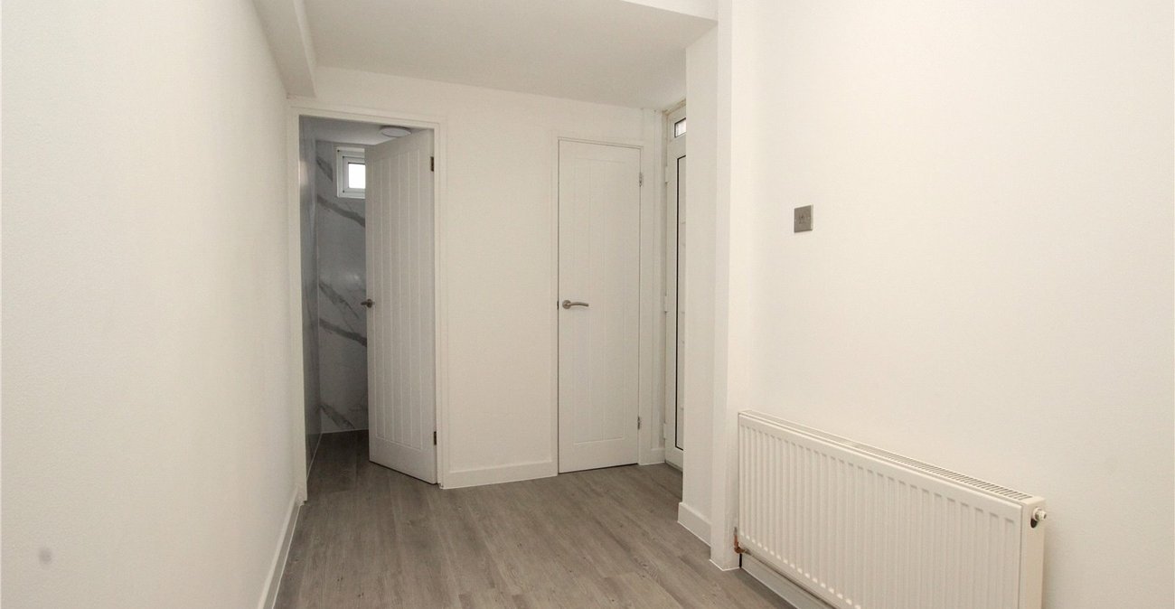 3 bedroom house for sale in London | Robinson Jackson