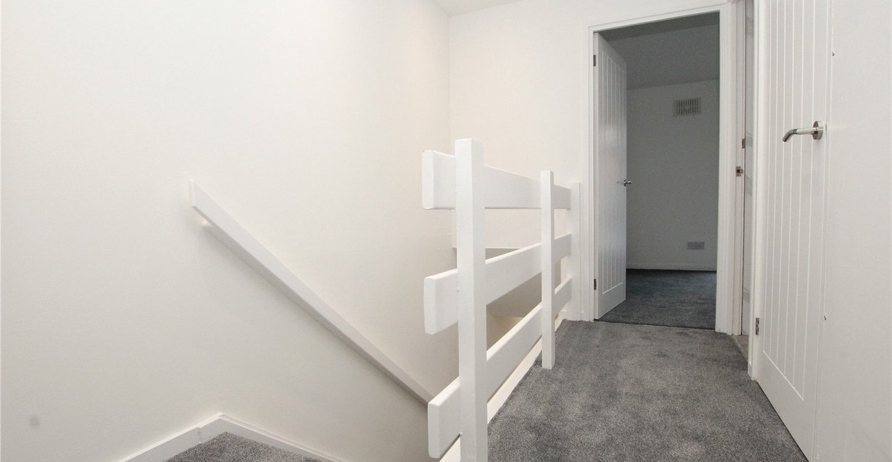 3 bedroom house for sale in London | Robinson Jackson