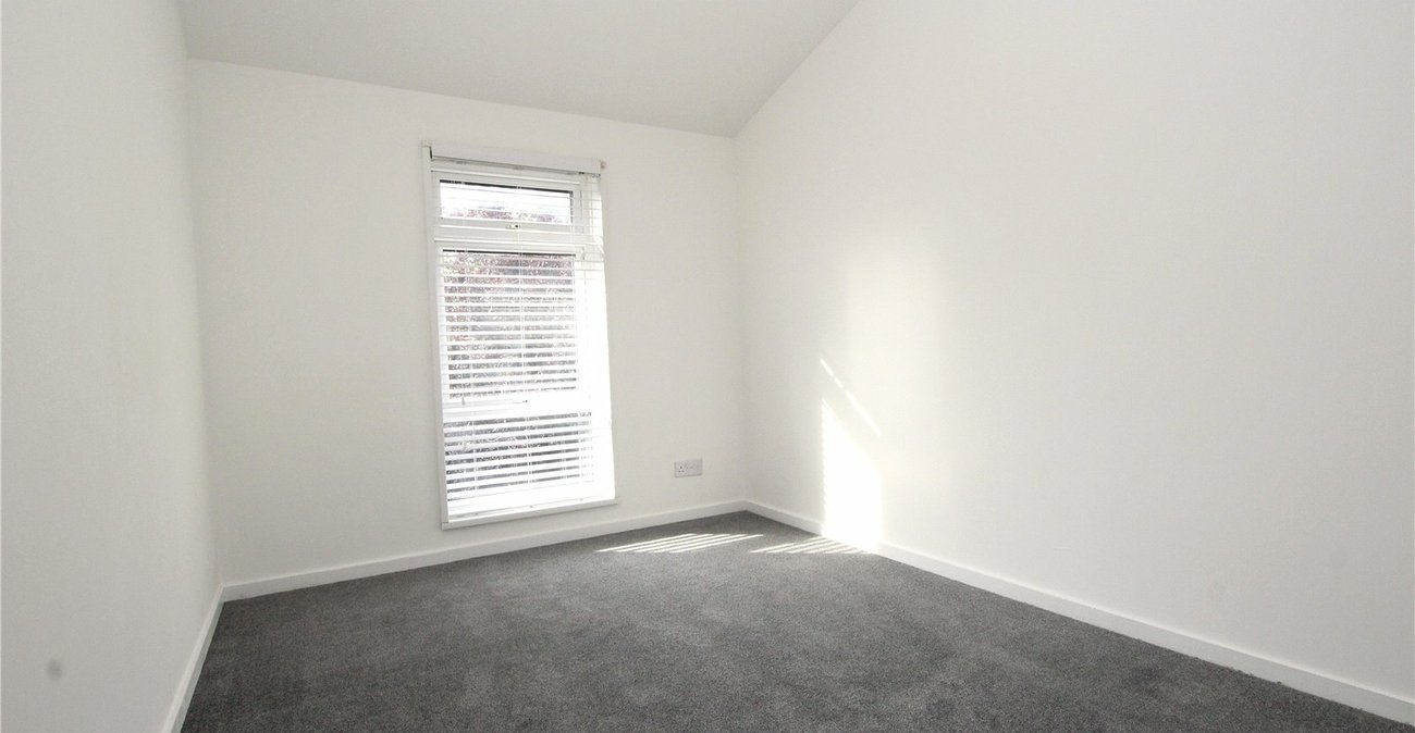 3 bedroom house for sale in London | Robinson Jackson