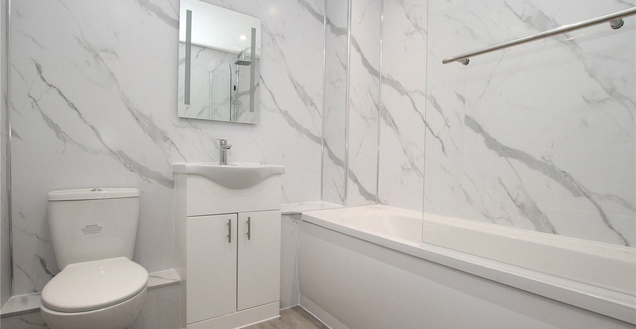 3 bedroom house for sale in London | Robinson Jackson