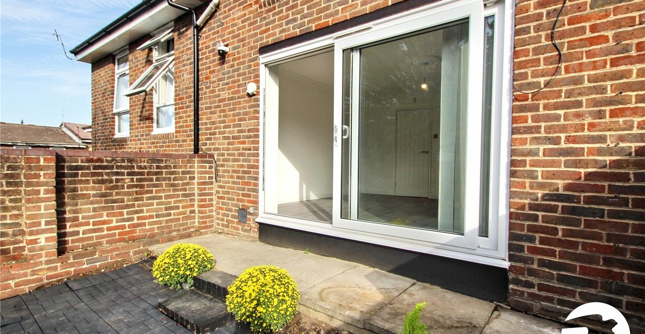 3 bedroom house for sale in London | Robinson Jackson