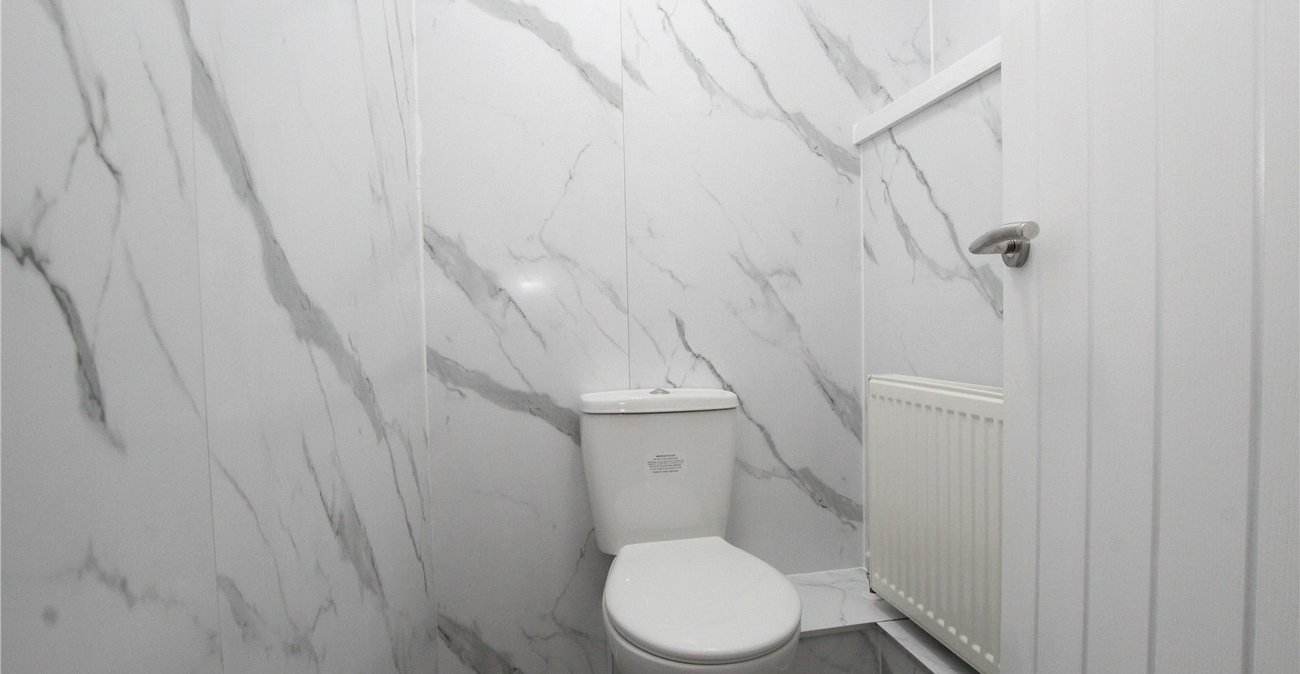 3 bedroom house for sale in London | Robinson Jackson