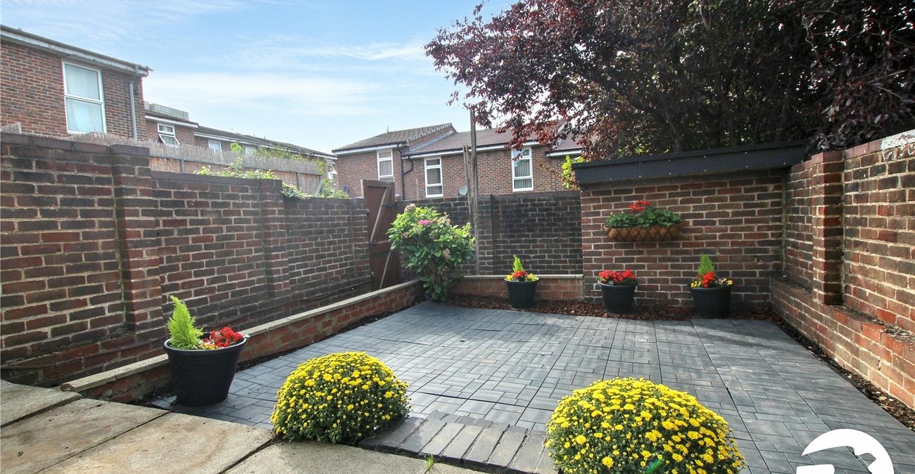 3 bedroom house for sale in London | Robinson Jackson