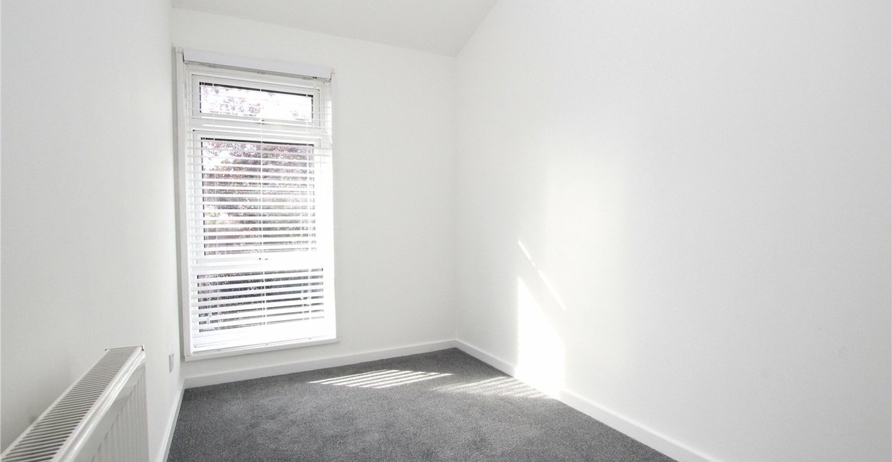 3 bedroom house for sale in London | Robinson Jackson